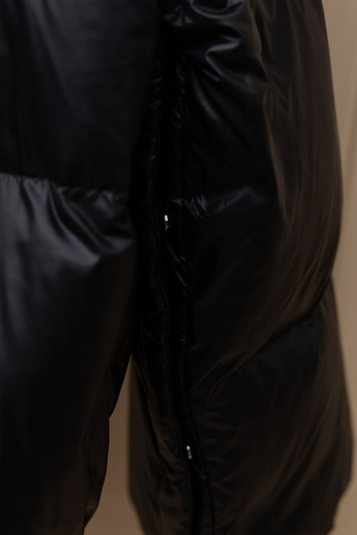 モンクレール フード付きショートパファージャケット