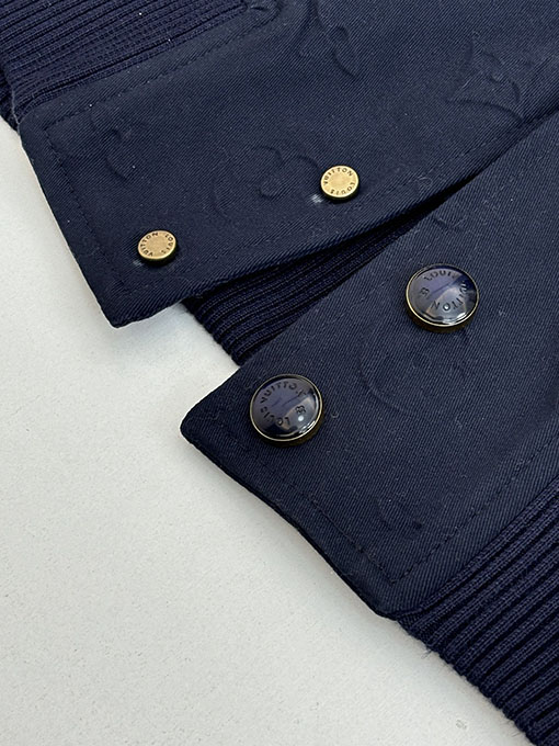 ルイヴィトン エンボスの全面プリントパッチワークベースボールジャケット