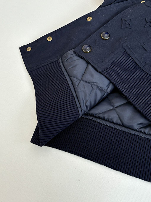 ルイヴィトン エンボスの全面プリントパッチワークベースボールジャケット