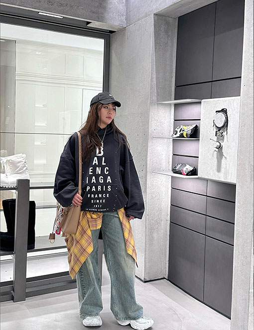 バレンシアガ Balenciaga フード付きレタープリントオーバーサイズパーカー