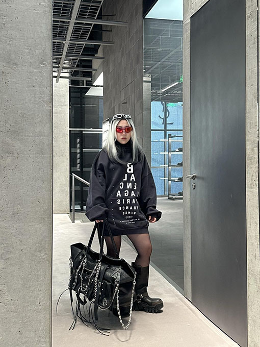 バレンシアガ Balenciaga フード付きレタープリントオーバーサイズパーカー