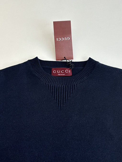 グッチ 無地カンガルーポケットレターロゴ刺繍ラウンドネックニットセーター