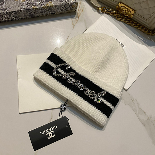 シャネルスーパーコピー クラシックなラインストーンニット帽