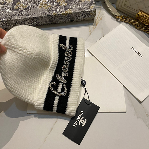 シャネルスーパーコピー クラシックなラインストーンニット帽