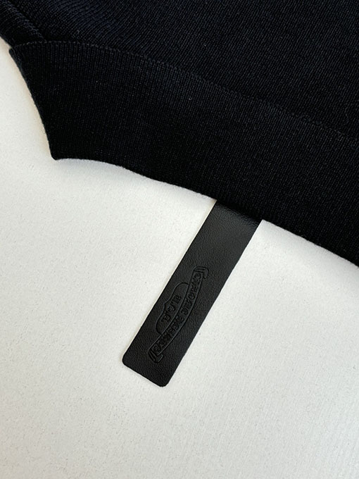 クロムハーツ ウールとレザーのパッチワークサンスクリット刺繍のニットカーディガン