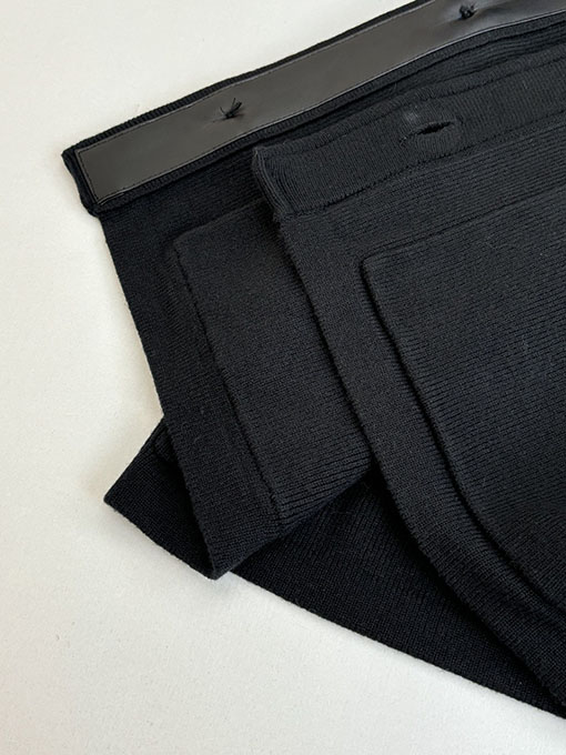 クロムハーツ ウールとレザーのパッチワークサンスクリット刺繍のニットカーディガン