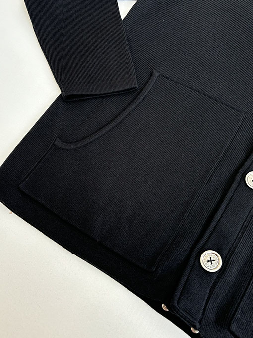 クロムハーツ ウールとレザーのパッチワークサンスクリット刺繍のニットカーディガン