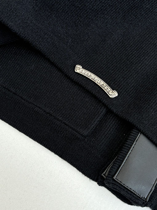 クロムハーツ ウールとレザーのパッチワークサンスクリット刺繍のニットカーディガン