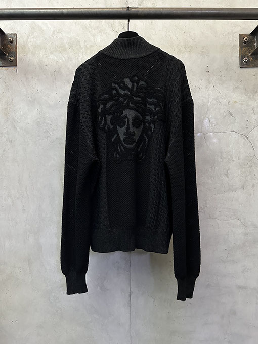 ヴェルサーチ ハイネックプルオーバージップアップジャカードニットセータ