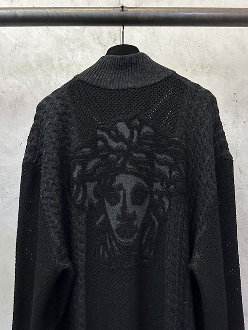 ヴェルサーチ ハイネックプルオーバージップアップジャカードニットセータ