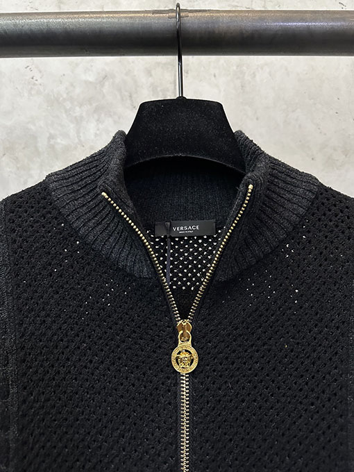 ヴェルサーチ ハイネックプルオーバージップアップジャカードニットセータ