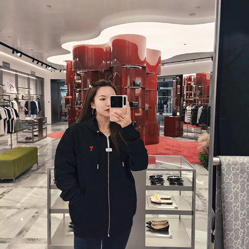 アミ ハート刺繍のジップアップジャケット