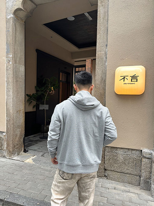 アミ ハート刺繍のジップアップジャケット