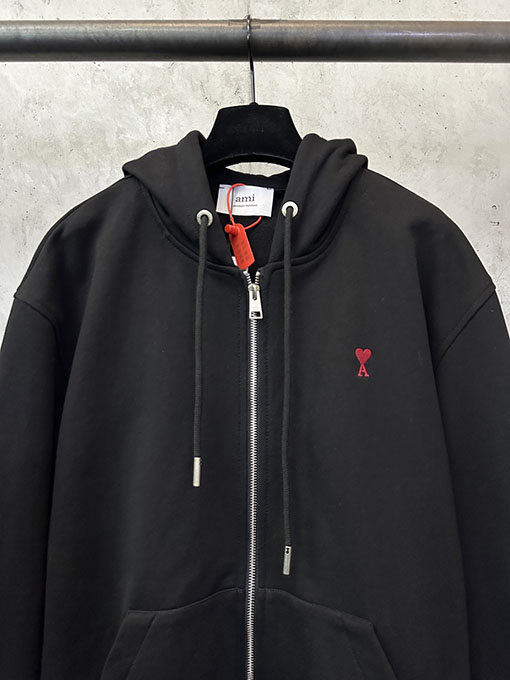 アミ ハート刺繍のジップアップジャケット