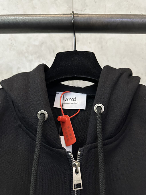 アミ ハート刺繍のジップアップジャケット