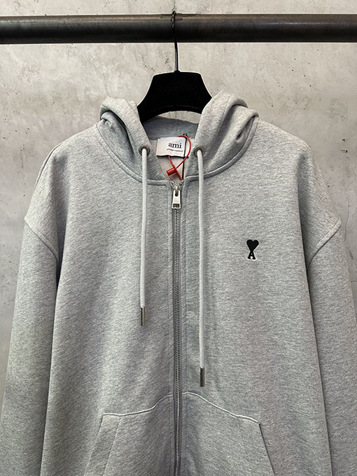 アミ ハート刺繍のジップアップジャケット