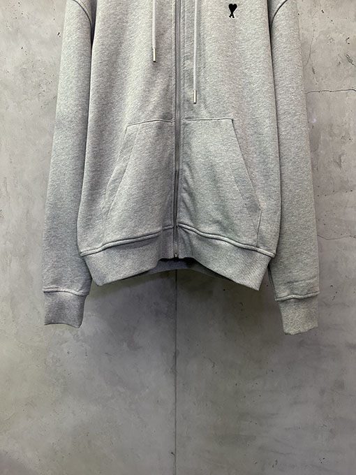 アミ ハート刺繍のジップアップジャケット