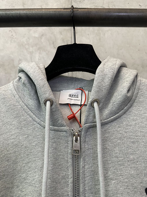 アミ ハート刺繍のジップアップジャケット