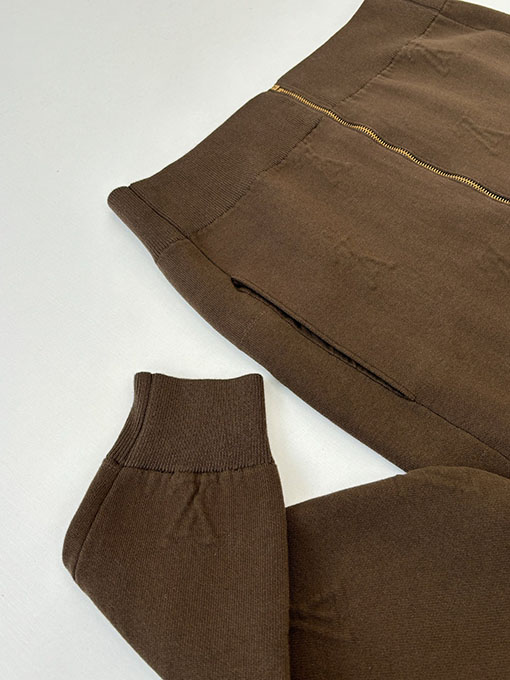 ルイヴィトン エンボスの襟付きジップアップニットカーディガン