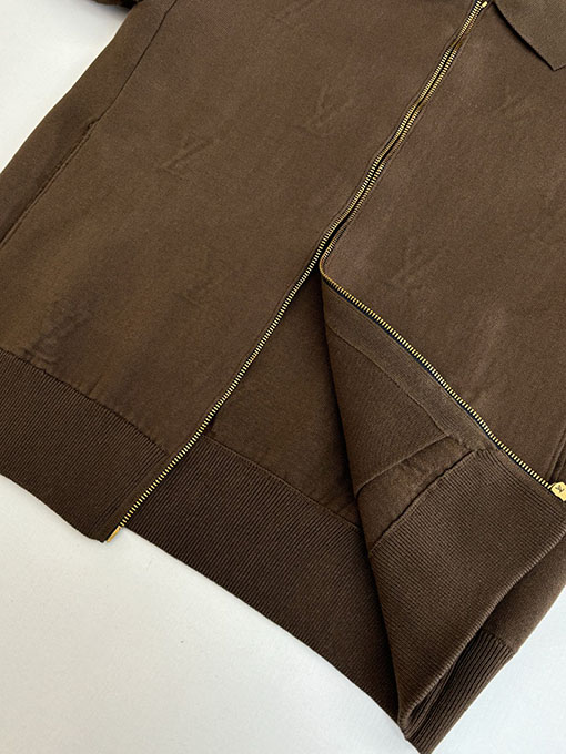 ルイヴィトン エンボスの襟付きジップアップニットカーディガン