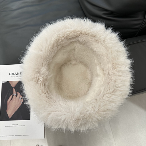 シャネル 厚のスエードで暖かさをアップ漁師の帽子