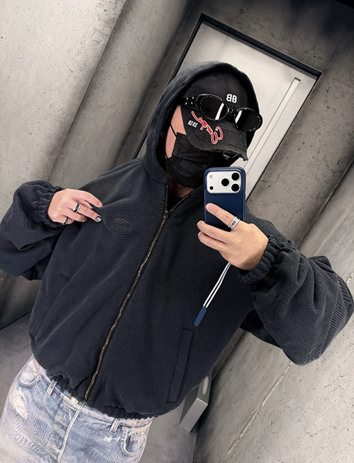 バレンシアガ BALENCIAGA 黒と赤のカラーブロックリバーシブルジップアップジャケット