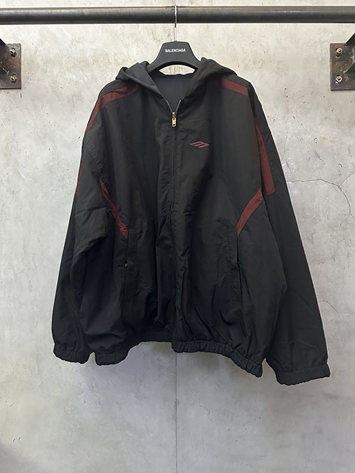 バレンシアガ BALENCIAGA 黒と赤のカラーブロックリバーシブルジップアップジャケット