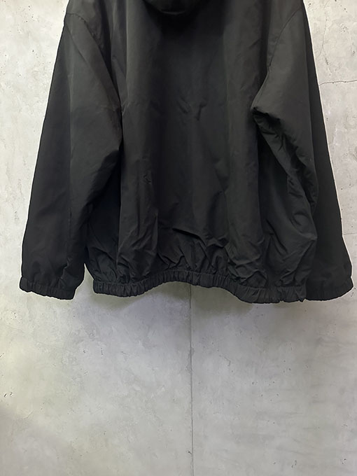 バレンシアガ BALENCIAGA 黒と赤のカラーブロックリバーシブルジップアップジャケット