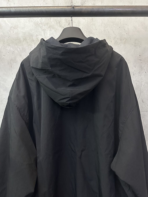 バレンシアガ BALENCIAGA 黒と赤のカラーブロックリバーシブルジップアップジャケット