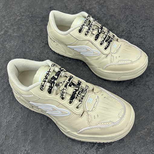 バレンシアガ Balenciaga HAMPTONS WORN-OUT ミディアムダメージスニーカー