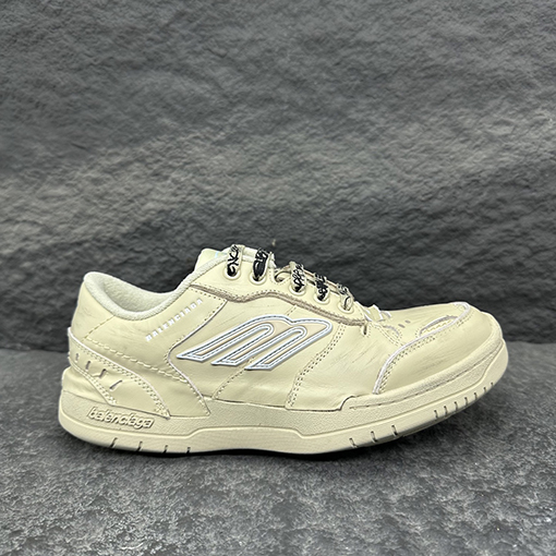 バレンシアガ Balenciaga HAMPTONS WORN-OUT ミディアムダメージスニーカー