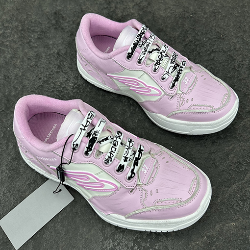 バレンシアガ Balenciaga HAMPTONS WORN-OUT ミディアムダメージスニーカー