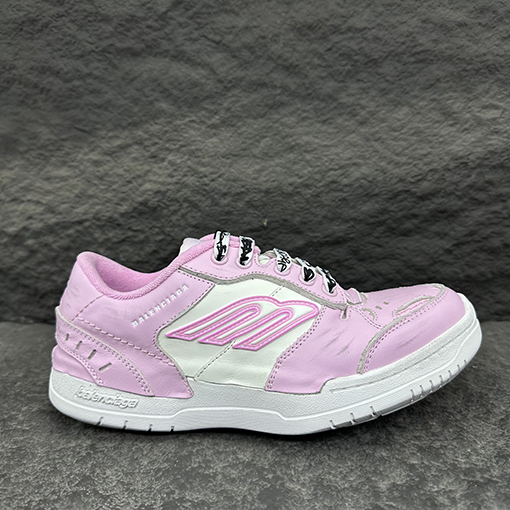 バレンシアガ Balenciaga HAMPTONS WORN-OUT ミディアムダメージスニーカー