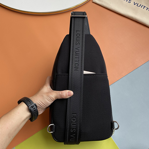 ルイヴィトンスーパーコピー 新しいメンズチェストバッグ