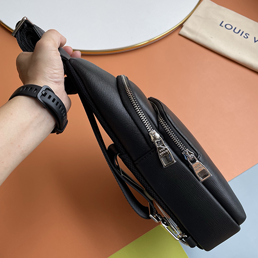 ルイヴィトンスーパーコピー 新しいメンズチェストバッグ