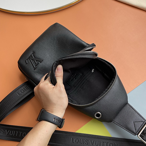 ルイヴィトンスーパーコピー 新しいメンズチェストバッグ