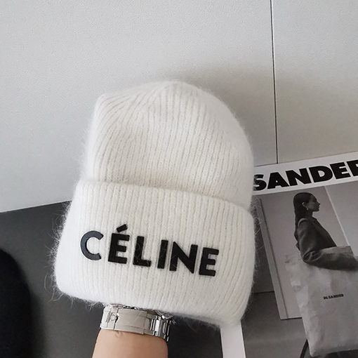 セリーヌ CELINE アンゴラウサギの毛皮のニット帽