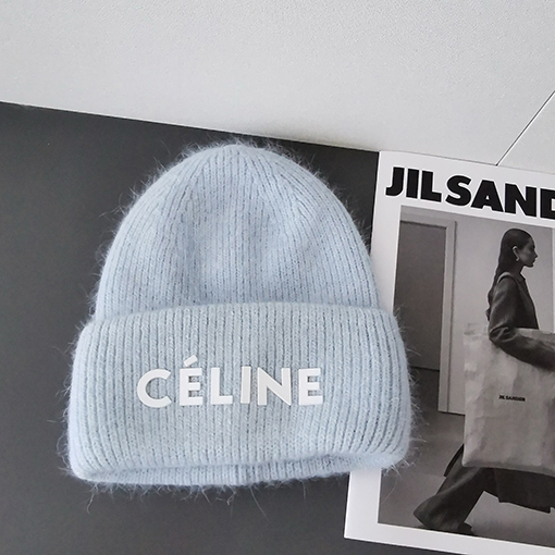 セリーヌ CELINE アンゴラウサギの毛皮のニット帽