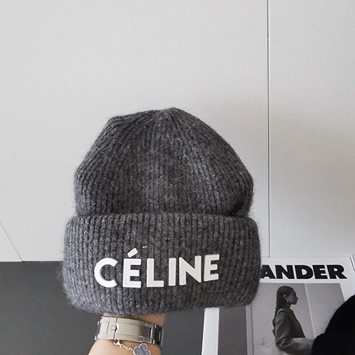 セリーヌ CELINE アンゴラウサギの毛皮のニット帽