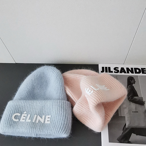 セリーヌ CELINE アンゴラウサギの毛皮のニット帽