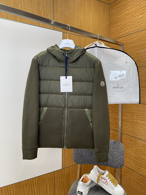 モンクレール 刺繍パッチワークフード付きダウンジャケット