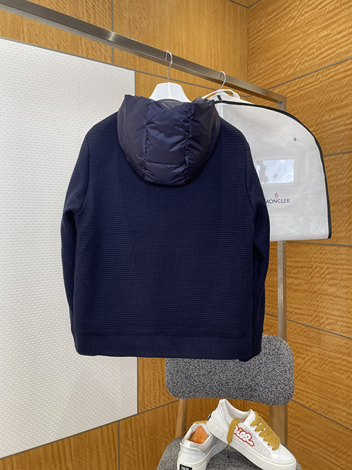 モンクレール 刺繍パッチワークフード付きダウンジャケット