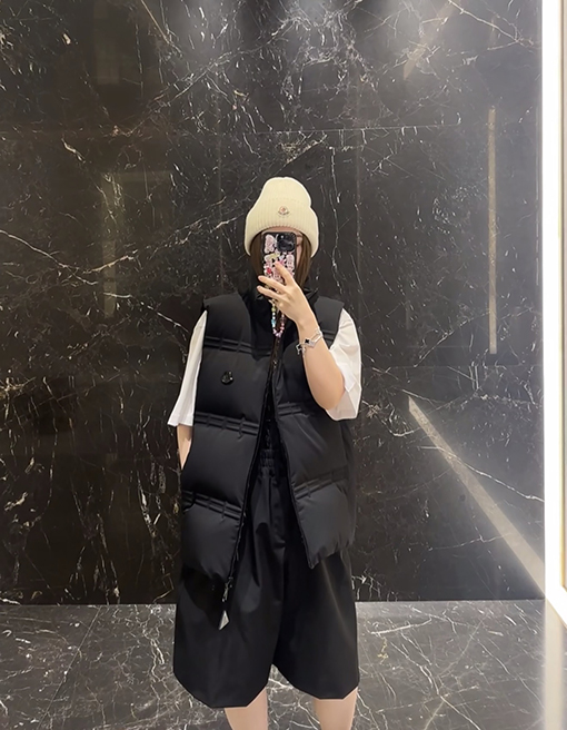 モンクレールスーパーコピー ロゴスタンドカラーダウンベスト