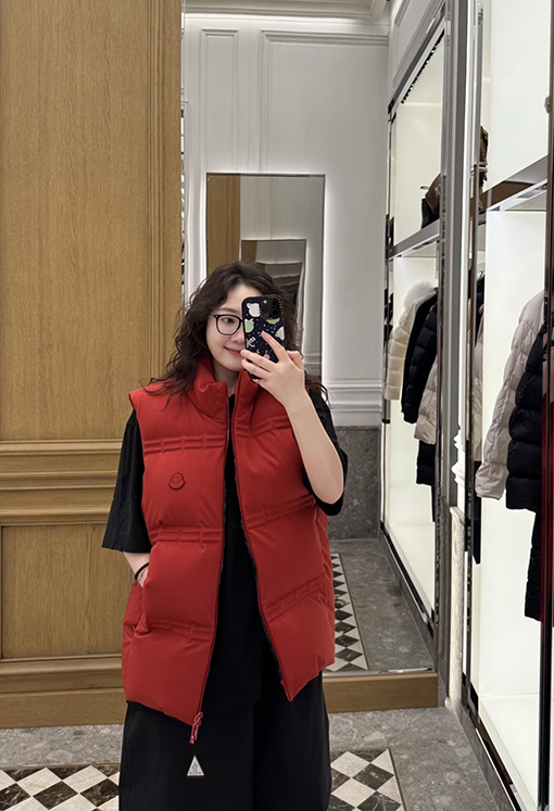 モンクレールスーパーコピー ロゴスタンドカラーダウンベスト