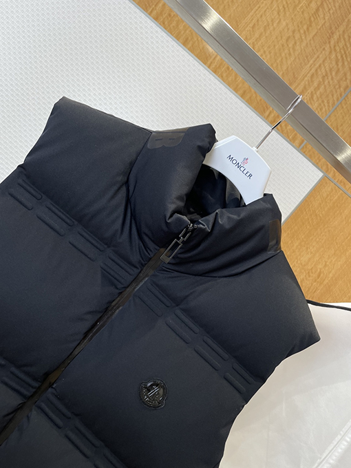 モンクレールスーパーコピー ロゴスタンドカラーダウンベスト