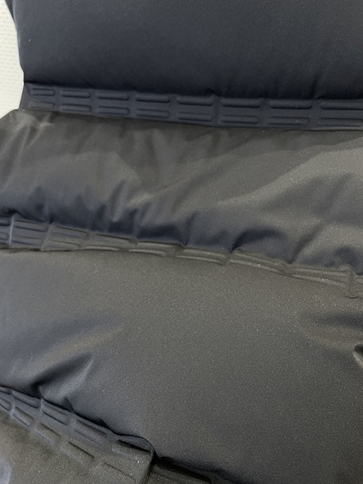 モンクレールスーパーコピー ロゴスタンドカラーダウンベスト