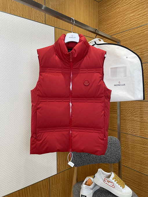 モンクレールスーパーコピー ロゴスタンドカラーダウンベスト