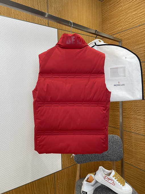 モンクレールスーパーコピー ロゴスタンドカラーダウンベスト