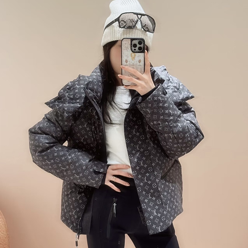 ルイヴィトン 全面モノグラムスキーダウンジャケット
