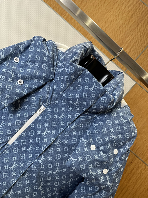 ルイヴィトン 全面モノグラムスキーダウンジャケット